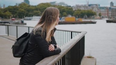 Londra'ya bir gezi genç güzel kadın