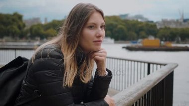 Londra'ya bir gezi genç kız