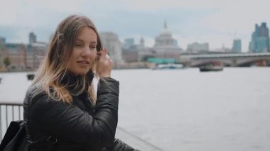 Londra'ya bir gezi genç kız