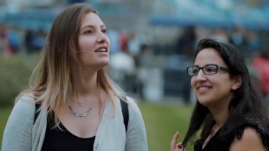 Londra - bir turistik gezi üzerinde iki arkadaş ziyaret