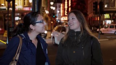 Londra'da iki arkadaş gece