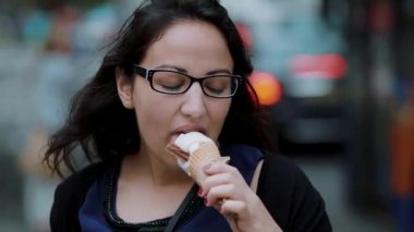 Yaz aylarında dondurma yeme