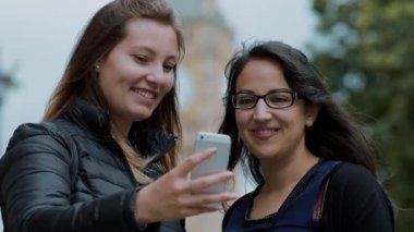 Bir kýsa mesaj veya selfie cep telefonuyla kontrol