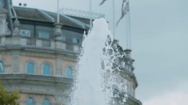 Yavaş çekim bir çeşme