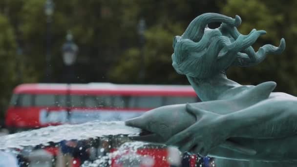 極端なスローモーションで Trafaglar 広場の噴水 — ストック動画