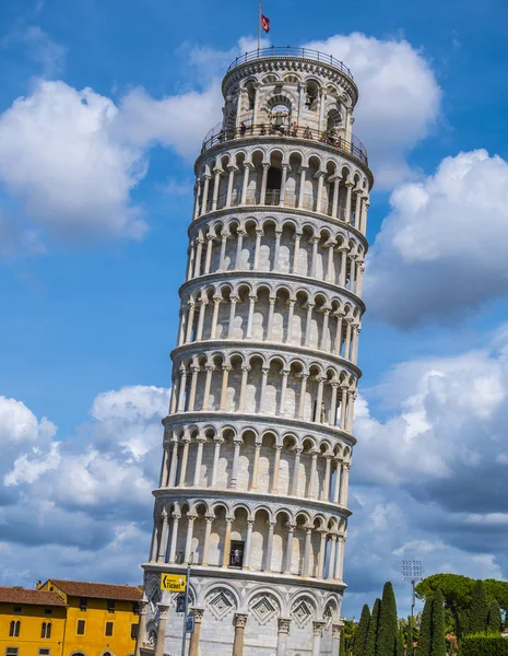 Знаменитая Пизанская башня - важная достопримечательность Тосканы — стоковое фото