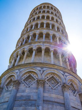 Leaning Tower of Pisa güneşli bir günde