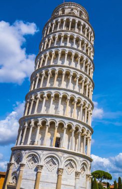 Leaning Tower of Pisa güneşli bir günde