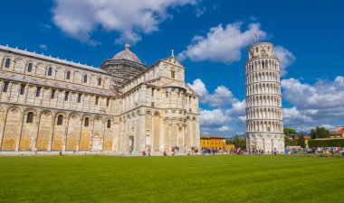 Pisa Katedrali ve Duomo Meydanı'nda Leaning Tower