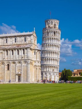 Leaning Tower of Pisa güneşli bir günde