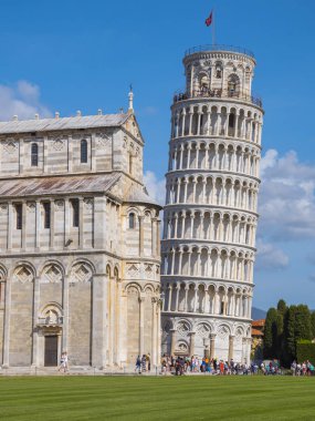 Leaning Tower of Pisa güneşli bir günde