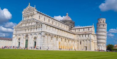 Pisa Katedrali ve Duomo Meydanı'nda Leaning Tower