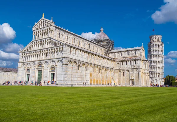 Pisa Katedrali ve Duomo Meydanı'nda Leaning Tower