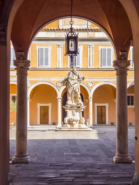 Pisa Roma Katolik Başpiskopos sarayında Palazzo dell Arcivescovado denilen