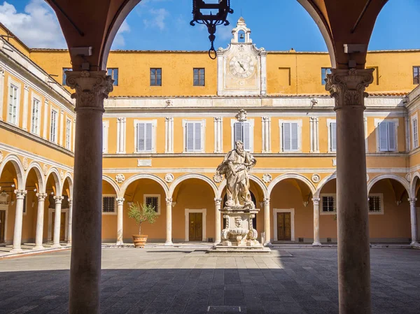 Güzel kare de Pisa Arcivescovado Sarayı