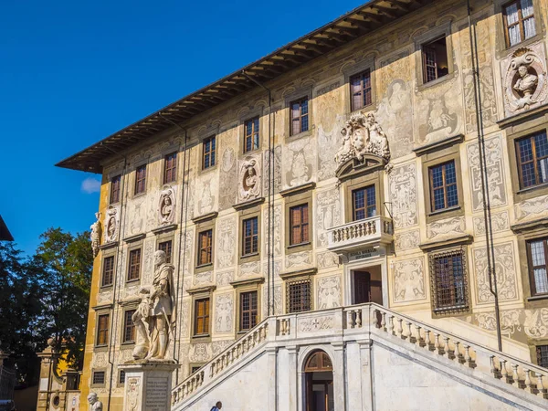 Incrível mansão na Praça Cavalieri em Pisa - O Palácio Carovana chamado Scuola Normale Superiore University - Toscana Itália — Fotografia de Stock