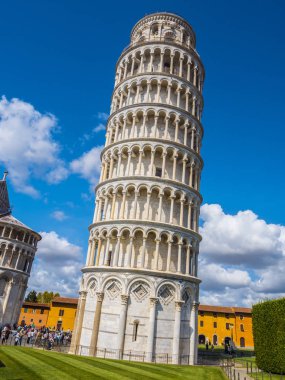 Leaning Tower of Pisa güneşli bir günde - Pisa İtalya - 13 Eylül 2017