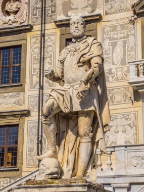 Cavalieri Pisa - Pisa İtalya - 13 Eylül 2017 meydanda heykeli