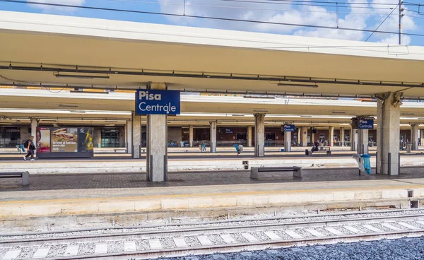 Pisa central station namens pisa centrale - pisa italien - 13. september 2017 — Stockfoto