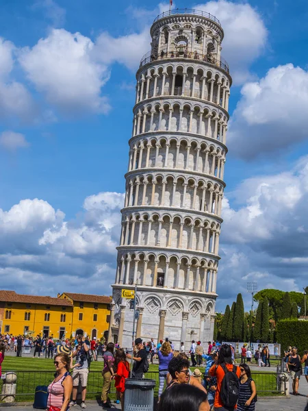 La Tour penchée de Pise par une journée ensoleillée - PISA ITALIE - 13 SEPTEMBRE 2017 — Photo