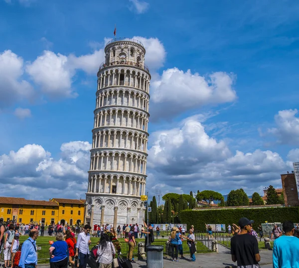 La célèbre tour de Pise - point de repère important en Toscane - PISA ITALIE - 13 SEPTEMBRE 2017 — Photo