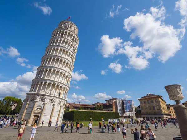 Leaning Tower of Pisa güneşli bir günde - Pisa İtalya - 13 Eylül 2017