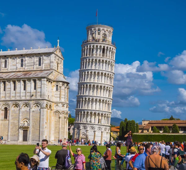 L'attraction touristique la plus célèbre de Pise - La Tour penchée - PISA ITALIE - 13 SEPTEMBRE 2017 — Photo