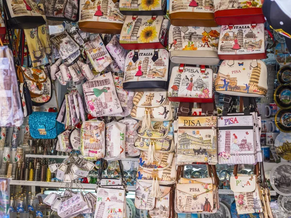 Πώληση σουβενίρ Street στην πόλη της Πίζας - Ιταλία Πίζα - 13 Σεπτεμβρίου 2017 — Φωτογραφία Αρχείου