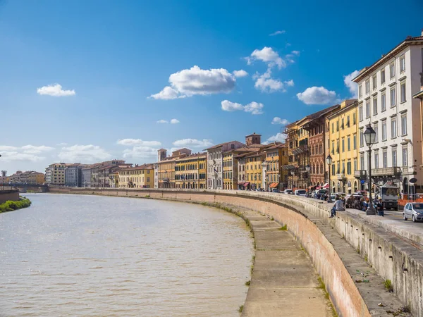 Pisa bir harika gün - Pisa İtalya - 13 Eylül 2017 Arno Nehri