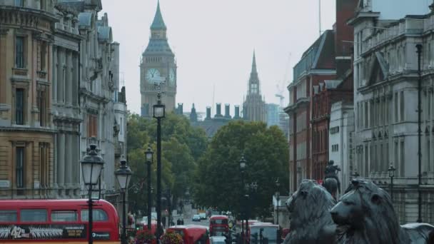 Pohled z Trafalgarského náměstí Big Ben v Londýně - slow motion - Londýn - Anglie - 5. září 2017 — Stock video