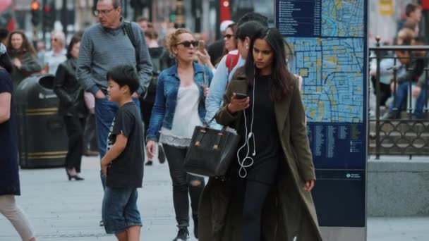 Sokak Görünümü'nde Londra ağır çekim - Londra - İngiltere'de-5 Eylül 2017 — Stok video