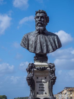 Benvenuto Cellini Ponte Vecchio Köprüsü'nde Venedik heykeli