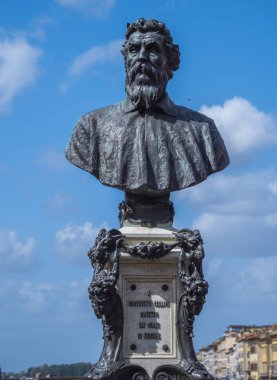 Benvenuto Cellini Ponte Vecchio Köprüsü'nde Venedik heykeli