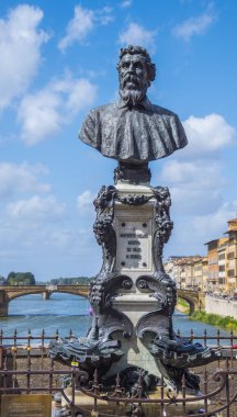Benvenuto Cellini Ponte Vecchio Köprüsü'nde Venedik heykeli
