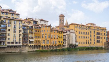 Floransa'da Arno Nehri boyunca güzel binalar