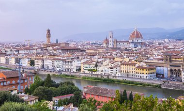 Piazzale Michelangelo Floransa Michelangelo Meydanı'na üzerinden panoramik görünüm adı