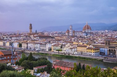 Piazzale Michelangelo Floransa Michelangelo Meydanı'na üzerinden panoramik görünüm adı