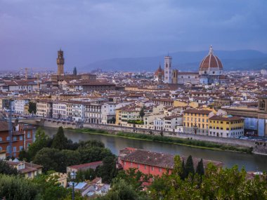 Piazzale Michelangelo Floransa Michelangelo Meydanı'na üzerinden panoramik görünüm adı