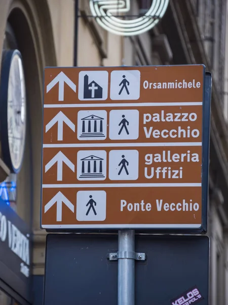 在历史文化名城佛罗伦萨中心方向标志 — 图库照片