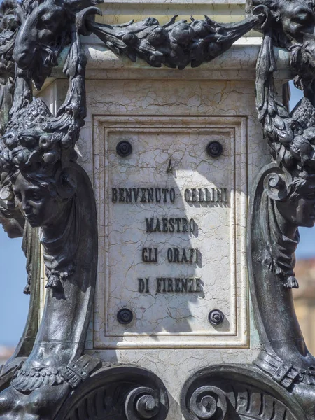 Benvenuto Cellini Ponte Vecchio Köprüsü'nde Venedik heykeli