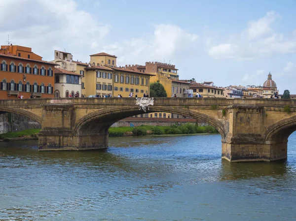 Floransa'da Arno Nehri üzerinde köprüler