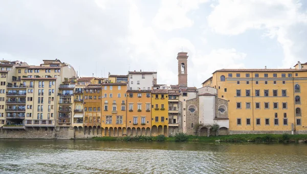 Floransa'da Arno Nehri boyunca güzel binalar