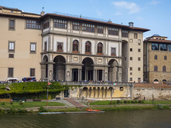 Slavné galerie Uffizi a galerií ve Florencii — Stock fotografie