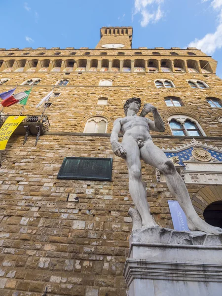 Знаменитая статуя Давида в Палаццо Веккио во Флоренции — стоковое фото