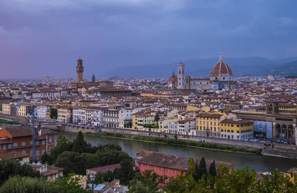 Piazzale Michelangelo Floransa Michelangelo Meydanı'na üzerinden panoramik görünüm adı