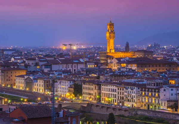 Flygfoto över staden Florens i Toscana på kvällen — Stockfoto