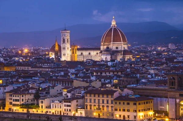 Piazzale Michelangelo Floransa Michelangelo Meydanı'na üzerinden panoramik görünüm adı