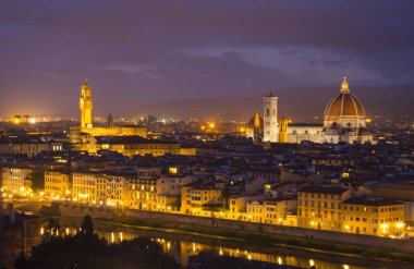 Şehir, Toskana bölgesindeki Floransa akşam üzerinde havadan görünümü