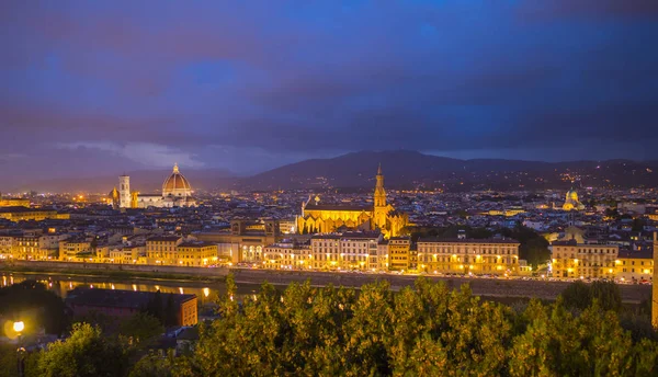 Piazzale Michelangelo Floransa Michelangelo Meydanı'na üzerinden panoramik görünüm adı
