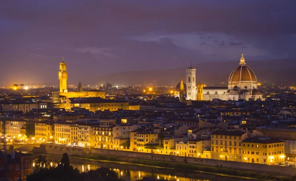Şehir, Toskana bölgesindeki Floransa akşam üzerinde havadan görünümü